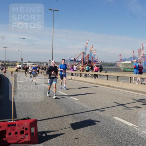 03.10.2025 - Köhlbrandbrückenlauf Matties Gatica Varas http://msf.ph/oto/8989686 03.10.2025 12:37:49 Position 2  meine-sportfotos.de