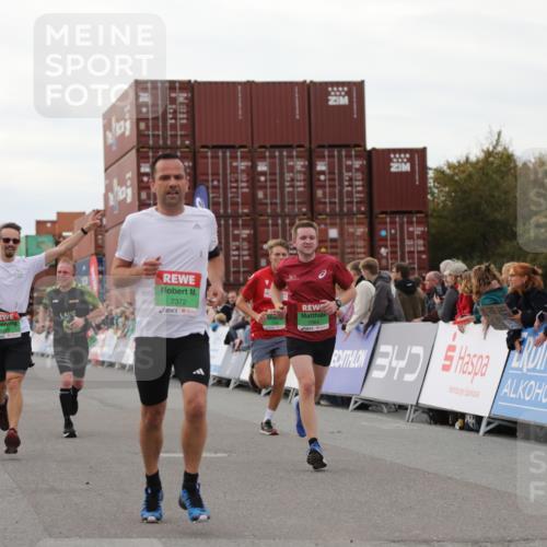 03.10.2025 - Köhlbrandbrückenlauf Yannick Fuchs http://msf.ph/oto/8989692 03.10.2025 16:01:25 Ziel 7144, 7266, 7320, 7342, 7364, 7372, 7965, 8807, 9129 meine-sportfotos.de