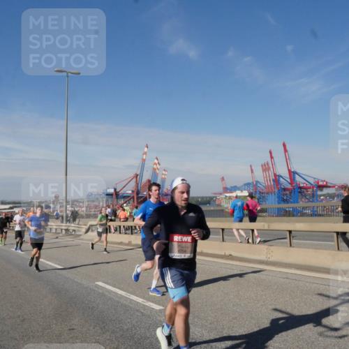03.10.2025 - Köhlbrandbrückenlauf Matties Gatica Varas http://msf.ph/oto/8989695 03.10.2025 12:37:50 Position 2 6754 meine-sportfotos.de