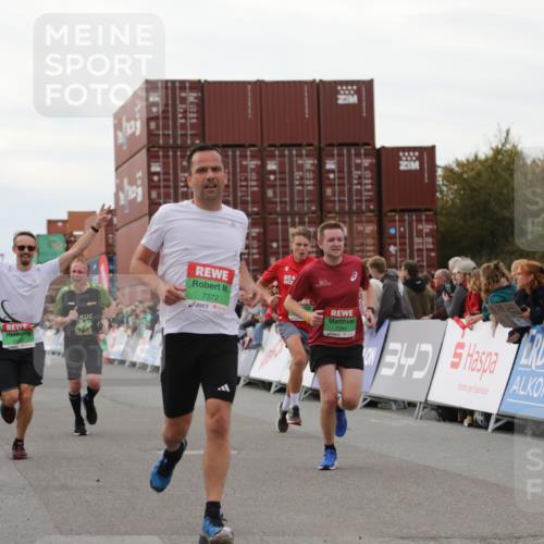 03.10.2025 - Köhlbrandbrückenlauf Yannick Fuchs http://msf.ph/oto/8989696 03.10.2025 16:01:25 Ziel 7144, 7266, 7320, 7342, 7364, 7372, 7965, 8807, 9129 meine-sportfotos.de