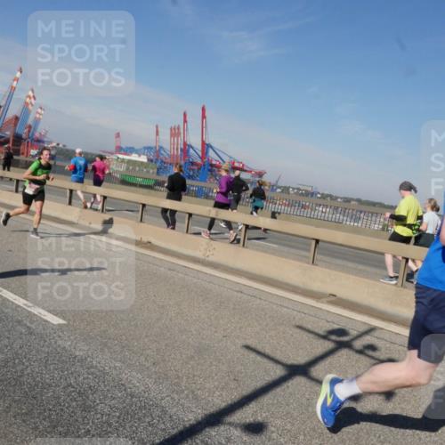 03.10.2025 - Köhlbrandbrückenlauf Matties Gatica Varas http://msf.ph/oto/8989706 03.10.2025 12:37:51 Position 2 121 meine-sportfotos.de