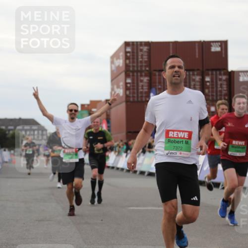 03.10.2025 - Köhlbrandbrückenlauf Yannick Fuchs http://msf.ph/oto/8989707 03.10.2025 16:01:26 Ziel 7144, 7266, 7320, 7342, 7364, 7372, 7965, 8807, 9129 meine-sportfotos.de