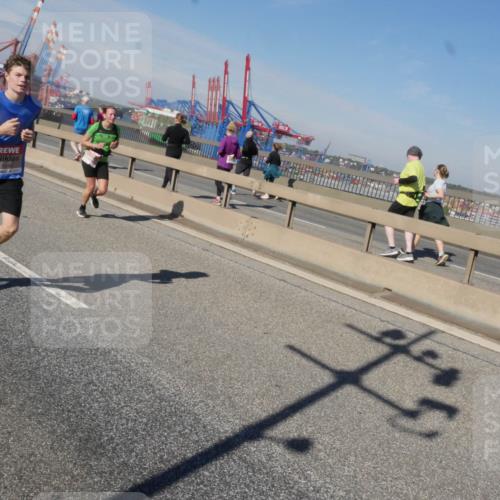 03.10.2025 - Köhlbrandbrückenlauf Matties Gatica Varas http://msf.ph/oto/8989710 03.10.2025 12:37:52 Position 2 4140 meine-sportfotos.de