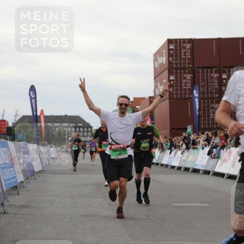 03.10.2025 - Köhlbrandbrückenlauf Yannick Fuchs http://msf.ph/oto/8989712 03.10.2025 16:01:26 Ziel 7144, 7266, 7320, 7342, 7364, 7372, 7965, 8807, 9129 meine-sportfotos.de