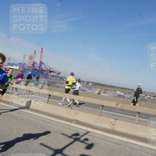 03.10.2025 - Köhlbrandbrückenlauf Matties Gatica Varas http://msf.ph/oto/8989713 03.10.2025 12:37:52 Position 2  meine-sportfotos.de