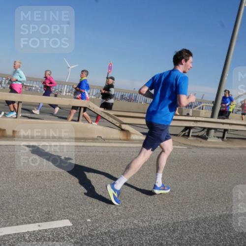 03.10.2025 - Köhlbrandbrückenlauf Matties Gatica Varas http://msf.ph/oto/8989717 03.10.2025 12:37:53 Position 2  meine-sportfotos.de