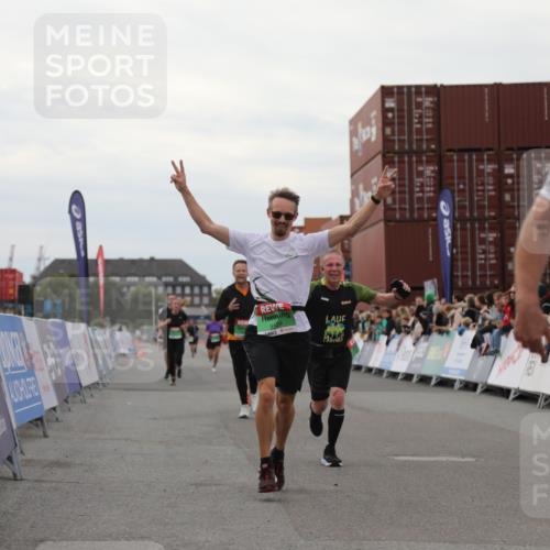 03.10.2025 - Köhlbrandbrückenlauf Yannick Fuchs http://msf.ph/oto/8989718 03.10.2025 16:01:26 Ziel 7144, 7266, 7320, 7342, 7364, 7372, 7965, 8807, 9129 meine-sportfotos.de