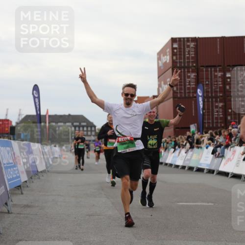 03.10.2025 - Köhlbrandbrückenlauf Yannick Fuchs http://msf.ph/oto/8989723 03.10.2025 16:01:26 Ziel 7144, 7266, 7320, 7342, 7364, 7372, 7965, 8807, 9129 meine-sportfotos.de