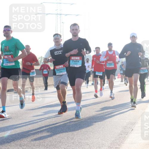 03.10.2025 - Köhlbrandbrückenlauf Luisa Fischer http://msf.ph/oto/8989725 03.10.2025 10:13:02 Position 3 2815, 2880, 1068 meine-sportfotos.de