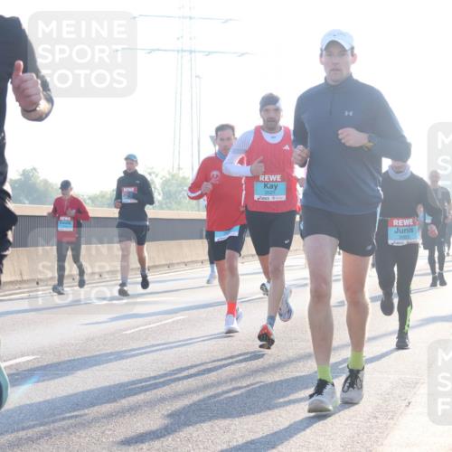 03.10.2025 - Köhlbrandbrückenlauf Luisa Fischer http://msf.ph/oto/8989740 03.10.2025 10:13:04 Position 3 1068, 3527, 3083 meine-sportfotos.de