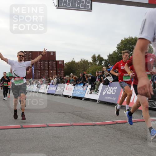 03.10.2025 - Köhlbrandbrückenlauf Yannick Fuchs http://msf.ph/oto/8989751 03.10.2025 16:01:27 Ziel 7144, 7266, 7320, 7342, 7364, 7372, 7965, 8807, 8990, 9129 meine-sportfotos.de