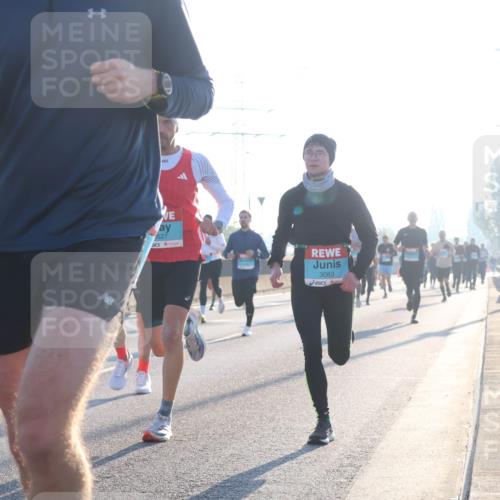 03.10.2025 - Köhlbrandbrückenlauf Luisa Fischer http://msf.ph/oto/8989756 03.10.2025 10:13:06 Position 3 527, 3083, 1 meine-sportfotos.de