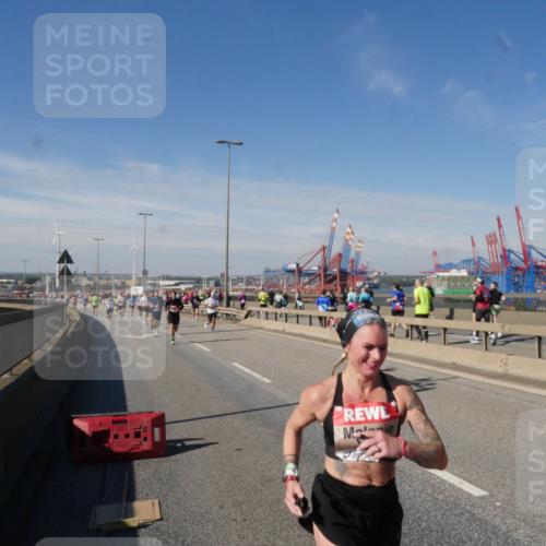 03.10.2025 - Köhlbrandbrückenlauf Matties Gatica Varas http://msf.ph/oto/8989762 03.10.2025 12:38:00 Position 2  meine-sportfotos.de