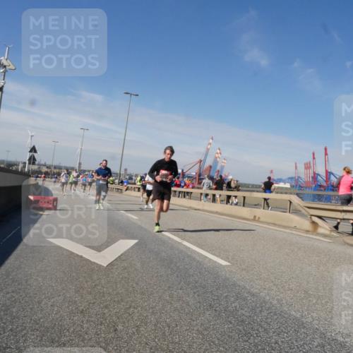 03.10.2025 - Köhlbrandbrückenlauf Matties Gatica Varas http://msf.ph/oto/8989765 03.10.2025 12:38:05 Position 2  meine-sportfotos.de