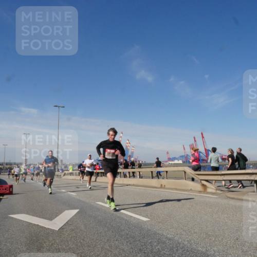 03.10.2025 - Köhlbrandbrückenlauf Matties Gatica Varas http://msf.ph/oto/8989769 03.10.2025 12:38:06 Position 2  meine-sportfotos.de