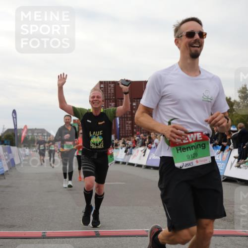 03.10.2025 - Köhlbrandbrückenlauf Yannick Fuchs http://msf.ph/oto/8989772 03.10.2025 16:01:28 Ziel 7144, 7266, 7320, 7342, 7364, 7372, 7965, 8807, 8990, 9129 meine-sportfotos.de
