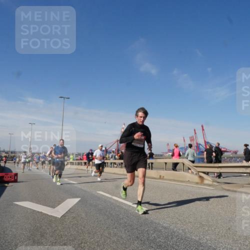 03.10.2025 - Köhlbrandbrückenlauf Matties Gatica Varas http://msf.ph/oto/8989773 03.10.2025 12:38:06 Position 2  meine-sportfotos.de