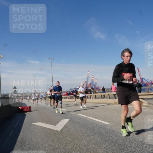 03.10.2025 - Köhlbrandbrückenlauf Matties Gatica Varas http://msf.ph/oto/8989777 03.10.2025 12:38:07 Position 2  meine-sportfotos.de