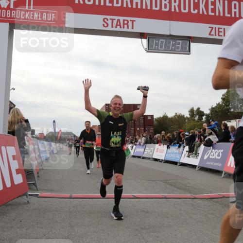 03.10.2025 - Köhlbrandbrückenlauf Yannick Fuchs http://msf.ph/oto/8989783 03.10.2025 16:01:29 Ziel 7144, 7266, 7320, 7342, 7364, 7372, 8800, 8807, 8990, 9129 meine-sportfotos.de