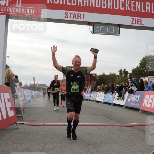 03.10.2025 - Köhlbrandbrückenlauf Yannick Fuchs http://msf.ph/oto/8989791 03.10.2025 16:01:29 Ziel 7144, 7266, 7320, 7342, 7364, 7372, 8800, 8807, 8990, 9129 meine-sportfotos.de