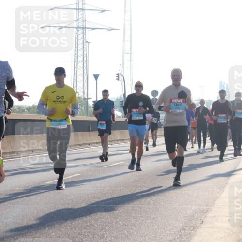 03.10.2025 - Köhlbrandbrückenlauf Luisa Fischer http://msf.ph/oto/8989792 03.10.2025 10:13:11 Position 3 3592, 3332, 1082, 3414, 1 meine-sportfotos.de