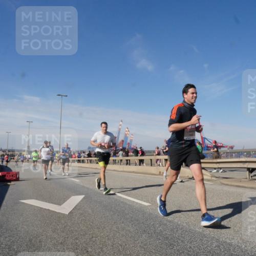 03.10.2025 - Köhlbrandbrückenlauf Matties Gatica Varas http://msf.ph/oto/8989798 03.10.2025 12:38:10 Position 2  meine-sportfotos.de