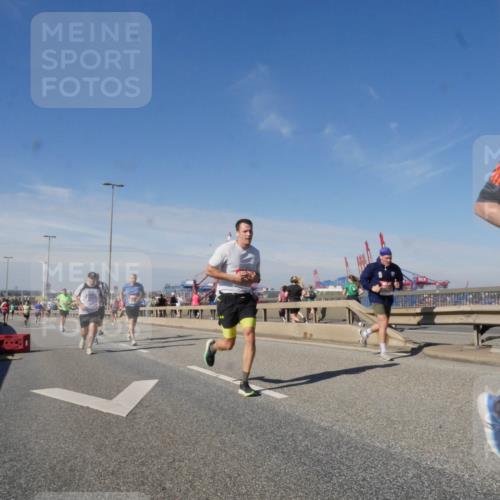 03.10.2025 - Köhlbrandbrückenlauf Matties Gatica Varas http://msf.ph/oto/8989801 03.10.2025 12:38:10 Position 2 40 meine-sportfotos.de
