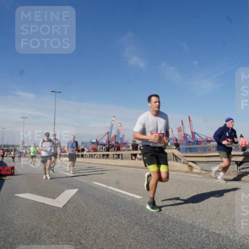 03.10.2025 - Köhlbrandbrückenlauf Matties Gatica Varas http://msf.ph/oto/8989804 03.10.2025 12:38:11 Position 2  meine-sportfotos.de