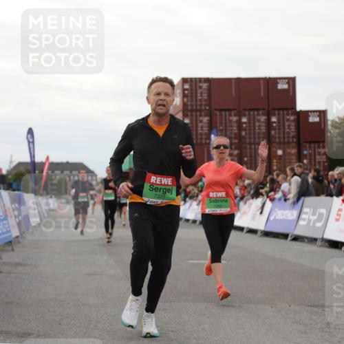 03.10.2025 - Köhlbrandbrückenlauf Yannick Fuchs http://msf.ph/oto/8989807 03.10.2025 16:01:30 Ziel 7144, 7266, 7320, 7342, 7364, 8800, 8807, 8990, 9129 meine-sportfotos.de