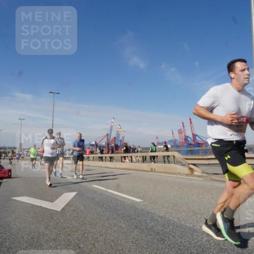 03.10.2025 - Köhlbrandbrückenlauf Matties Gatica Varas http://msf.ph/oto/8989809 03.10.2025 12:38:11 Position 2 4199 meine-sportfotos.de