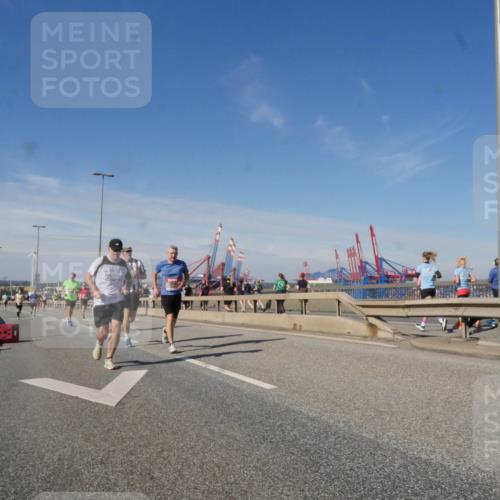 03.10.2025 - Köhlbrandbrückenlauf Matties Gatica Varas http://msf.ph/oto/8989812 03.10.2025 12:38:12 Position 2  meine-sportfotos.de