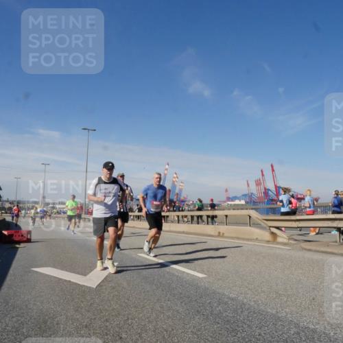 03.10.2025 - Köhlbrandbrückenlauf Matties Gatica Varas http://msf.ph/oto/8989816 03.10.2025 12:38:12 Position 2  meine-sportfotos.de