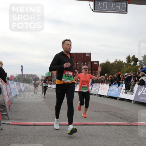 03.10.2025 - Köhlbrandbrückenlauf Yannick Fuchs http://msf.ph/oto/8989819 03.10.2025 16:01:31 Ziel 7144, 7266, 7320, 7342, 8800, 8807, 8990, 9129 meine-sportfotos.de
