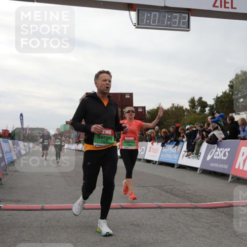 03.10.2025 - Köhlbrandbrückenlauf Yannick Fuchs http://msf.ph/oto/8989824 03.10.2025 16:01:31 Ziel 7144, 7266, 7320, 7342, 8800, 8807, 8990, 9129 meine-sportfotos.de
