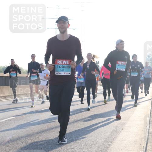 03.10.2025 - Köhlbrandbrückenlauf Luisa Fischer http://msf.ph/oto/8989826 03.10.2025 10:13:15 Position 3 5, 1421, 1133, 1 meine-sportfotos.de