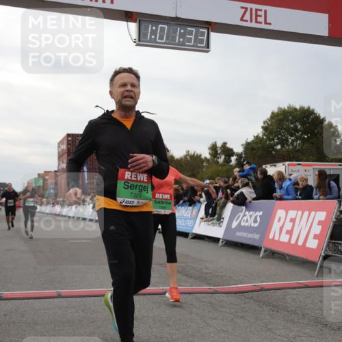 03.10.2025 - Köhlbrandbrückenlauf Yannick Fuchs http://msf.ph/oto/8989828 03.10.2025 16:01:31 Ziel 7144, 7266, 7320, 7342, 8800, 8807, 8990, 9129 meine-sportfotos.de