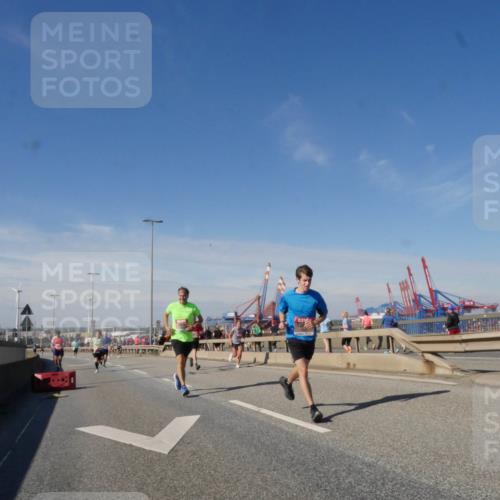 03.10.2025 - Köhlbrandbrückenlauf Matties Gatica Varas http://msf.ph/oto/8989831 03.10.2025 12:38:15 Position 2  meine-sportfotos.de