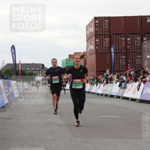 03.10.2025 - Köhlbrandbrückenlauf Yannick Fuchs http://msf.ph/oto/8989832 03.10.2025 16:01:32 Ziel 7144, 7266, 7320, 8800, 8807, 8990 meine-sportfotos.de