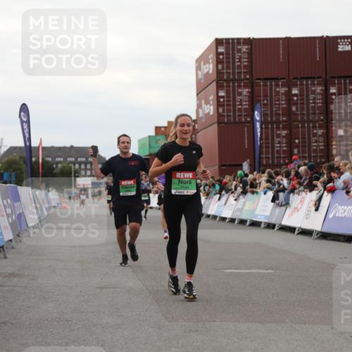 03.10.2025 - Köhlbrandbrückenlauf Yannick Fuchs http://msf.ph/oto/8989837 03.10.2025 16:01:32 Ziel 7144, 7266, 7320, 8800, 8807, 8990 meine-sportfotos.de