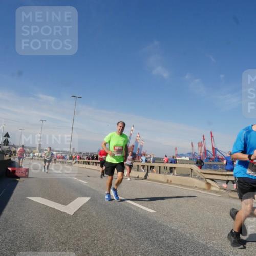 03.10.2025 - Köhlbrandbrückenlauf Matties Gatica Varas http://msf.ph/oto/8989838 03.10.2025 12:38:16 Position 2  meine-sportfotos.de