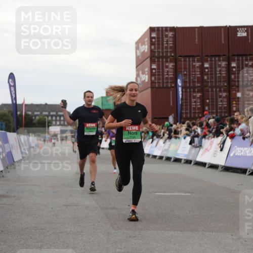 03.10.2025 - Köhlbrandbrückenlauf Yannick Fuchs http://msf.ph/oto/8989841 03.10.2025 16:01:33 Ziel 7144, 7266, 7320, 7805, 8800, 8990 meine-sportfotos.de