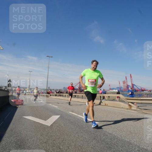 03.10.2025 - Köhlbrandbrückenlauf Matties Gatica Varas http://msf.ph/oto/8989842 03.10.2025 12:38:16 Position 2  meine-sportfotos.de