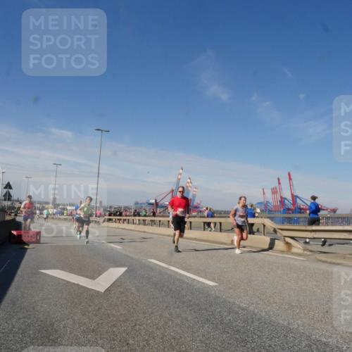 03.10.2025 - Köhlbrandbrückenlauf Matties Gatica Varas http://msf.ph/oto/8989847 03.10.2025 12:38:17 Position 2  meine-sportfotos.de