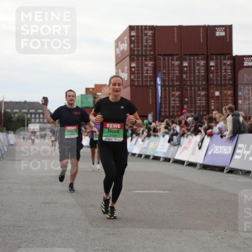 03.10.2025 - Köhlbrandbrückenlauf Yannick Fuchs http://msf.ph/oto/8989848 03.10.2025 16:01:33 Ziel 7144, 7266, 7320, 7805, 8800, 8990 meine-sportfotos.de