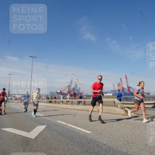 03.10.2025 - Köhlbrandbrückenlauf Matties Gatica Varas http://msf.ph/oto/8989853 03.10.2025 12:38:18 Position 2  meine-sportfotos.de