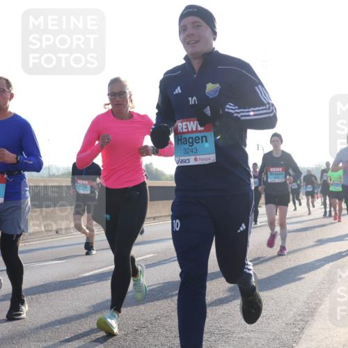 03.10.2025 - Köhlbrandbrückenlauf Luisa Fischer http://msf.ph/oto/8989856 03.10.2025 10:13:19 Position 3 2801, 10, 10, 3243, 1 meine-sportfotos.de