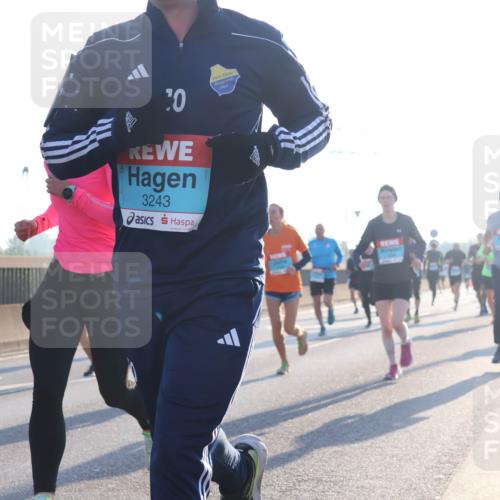 03.10.2025 - Köhlbrandbrückenlauf Luisa Fischer http://msf.ph/oto/8989860 03.10.2025 10:13:19 Position 3 1961, 10, 3243 meine-sportfotos.de