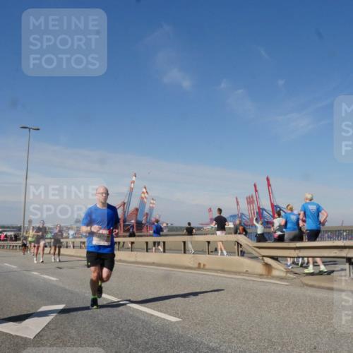 03.10.2025 - Köhlbrandbrückenlauf Matties Gatica Varas http://msf.ph/oto/8989866 03.10.2025 12:38:21 Position 2 118 meine-sportfotos.de
