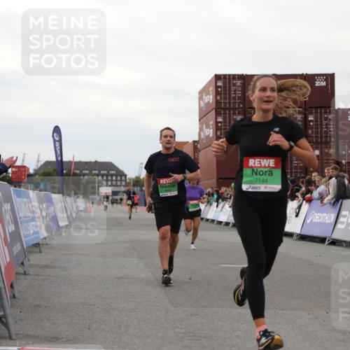 03.10.2025 - Köhlbrandbrückenlauf Yannick Fuchs http://msf.ph/oto/8989872 03.10.2025 16:01:34 Ziel 7144, 7266, 7320, 7805, 8800, 8990 meine-sportfotos.de