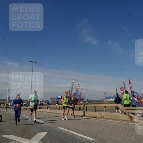 03.10.2025 - Köhlbrandbrückenlauf Matties Gatica Varas http://msf.ph/oto/8989876 03.10.2025 12:38:26 Position 2  meine-sportfotos.de
